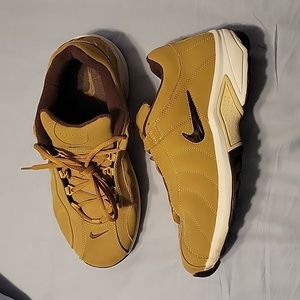 Nike tan sneakers